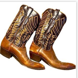*Vintage Cowboy custom cognac boots with 5 stitch accent. Size W 9.5
